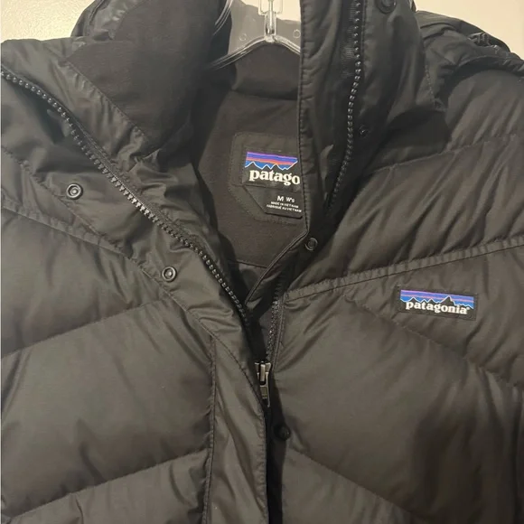 Patagonia Women's Dark Puffer Coat - Picture 2 of 3